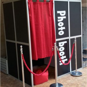 hire a photo booth for a wedding