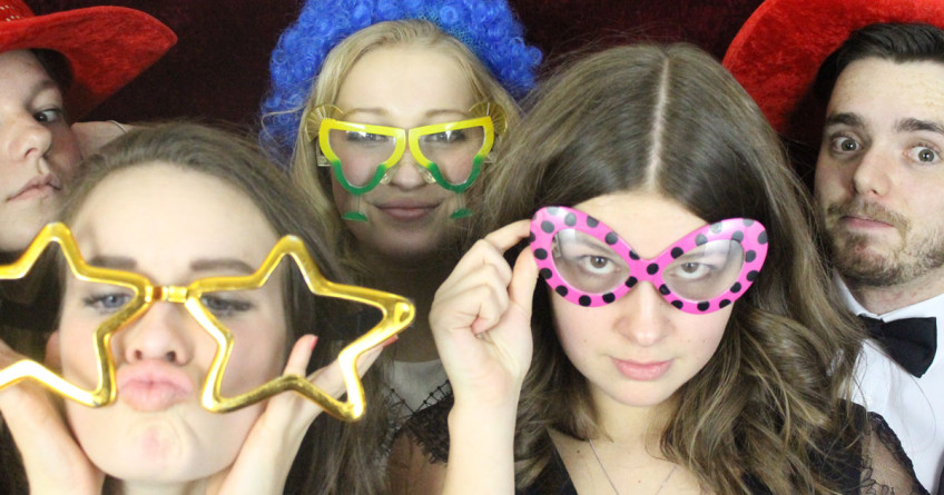 How much does it cost to hire a photo booth?